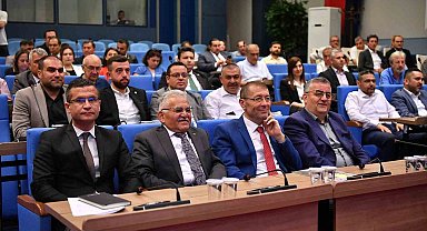 Kayseri'yi Geleceğe Hazırlayan Başkan Büyükkılıç, Kent Konseyi'nde projelerini anlattı