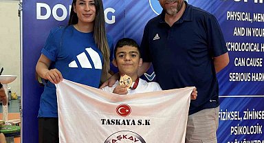 Kayserili bedensel engelli haltercilerden iki altın madalya