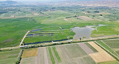 Kaz Gölü yeni evlenen çiftler için doğal stüdyo oldu