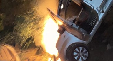 Kaza sonrası alev araçtan kendi imkanları ile çıkan sürücü hastaneye kaldırıldı