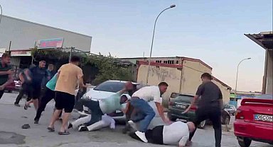 Kaza sonrası tekmeli, yumruklu kavga