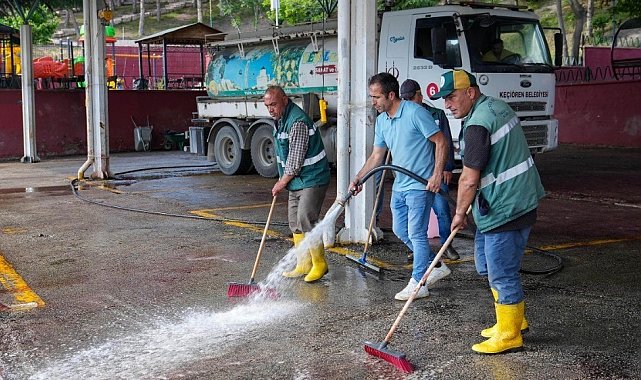 Keçiören'de kurban kesim alanlarında temizlik çalışması yapıldı