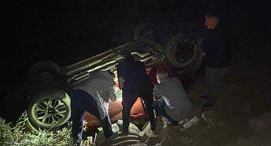 Kemaliye'de otomobil su kanalına uçtu: 4 yaralı