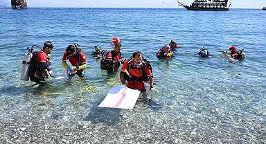 Kemer'de deniz dibi ve sahil temizliği etkinliği