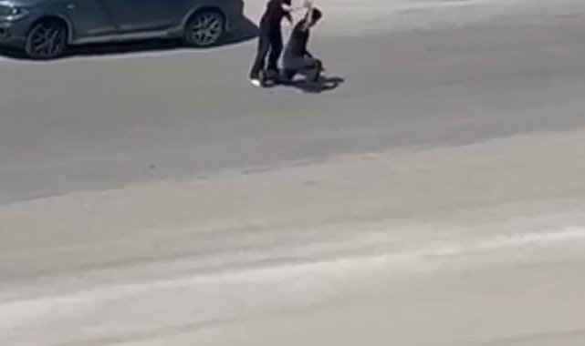 Kendisine şiddet uygulayan eşini savunan kadına vatandaşlardan tepki