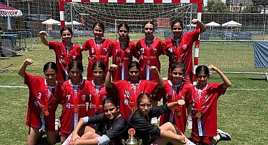Kepezli minik hentbolcular şampiyon oldu