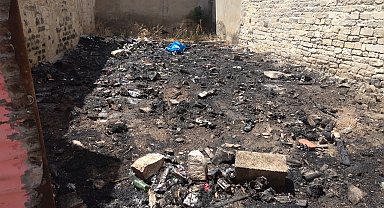 Kilis'te metruk binada yangın