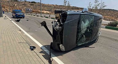 Kilis'te ticari araç devrildi: 4 yaralı