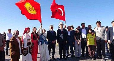 Kırgız şenliğinde Kırgız gelenekleri sergilendi