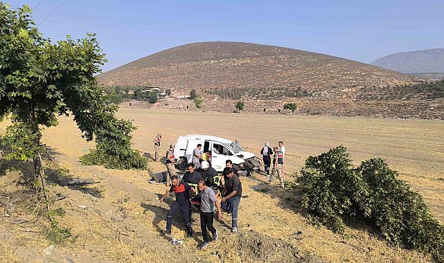 Kırıkhan'da tarlaya uçan kamyonetteki 2 kişi yaralandı