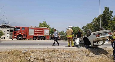Kırıkhan'da ters dönen otomobildeki 2 kişi yaralandı