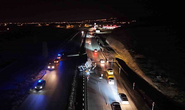 Kırıkkale'de alkol yüklü tır devrildi