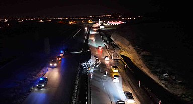 Kırıkkale'de alkol yüklü tır devrildi