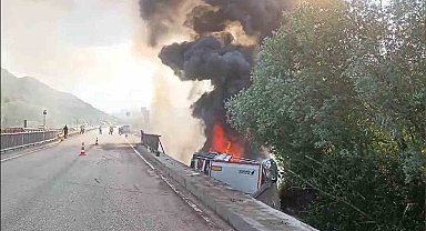Kırıkkale'de köprüden düşen tır, 9 saat sonra alev aldı