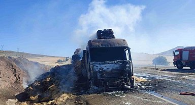Kırıkkale'de saman balyası yüklü tır yandı