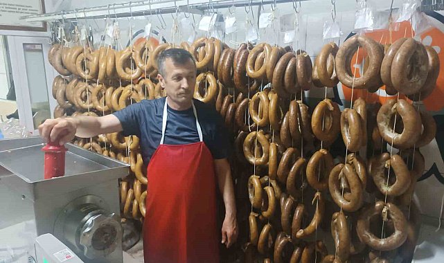 Kırka'da kurban etleri sucuk oluyor