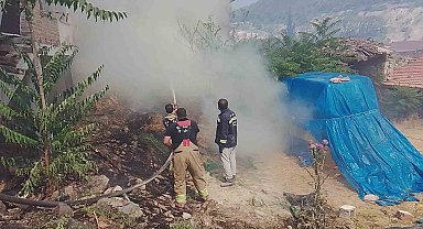 Kırkağaç'taki orman yangınına müdahale sürüyor: Bir mahalle tedbir amaçlı tahliye edildi