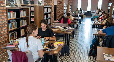 Kitaphane'de sınav yoğunluğu