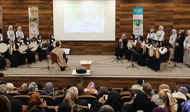 Kız Anadolu İmam Hatip Lisesinden 'Ritmin İzinde İlahi Yolculuk' adlı dini musiki konseri