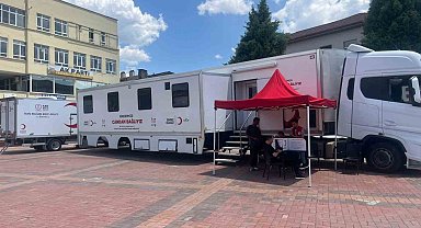 Kızılay kan bağışı tırı Tavşanlı Cumhuriyet Meydanı'nda
