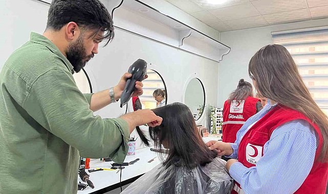 Kızılay'dan bayram öncesi çocuklara ücretsiz saç kesimi ve bakım