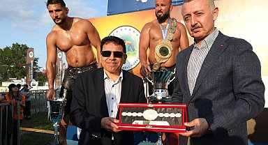 Kocaeli yağlı güreşlerde başpehlivan Orhan Okulu oldu