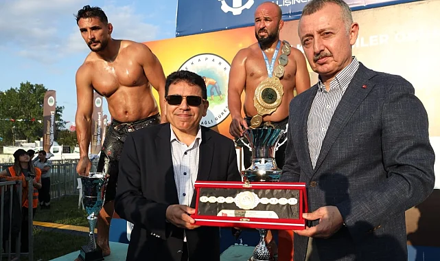 Kocaeli yağlı güreşlerde başpehlivan Orhan Okulu oldu