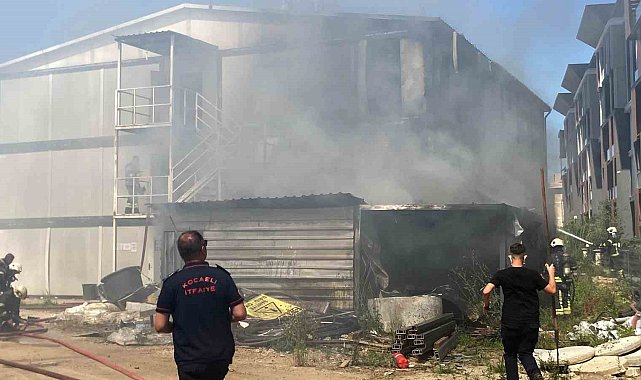 Kocaeli'nde şantiye deposunda yangın
