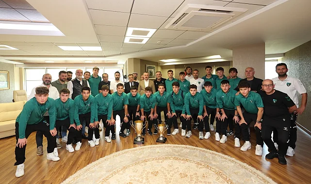 Kocaelispor'un şampiyon gençleri Büyükakın'a geldi
