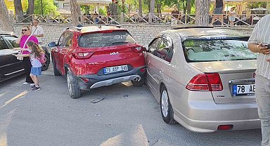 Kontrolden çıkan otomobil 3 araca çarptı: 1 yaralı