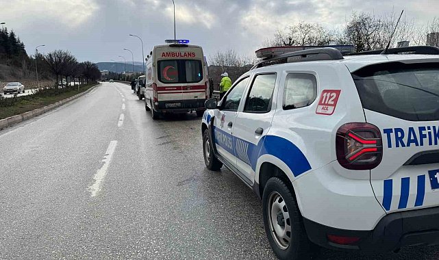 Kontrolden çıkan otomobil karşı şeride geçti, yaşanan trafik kazasında 2 kişi yaralandı