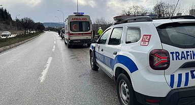 Kontrolden çıkan otomobil karşı şeride geçti, yaşanan trafik kazasında 2 kişi yaralandı