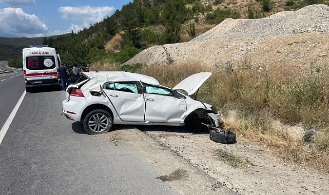 Kontrolden çıkan otomobil su kanalına uçtu