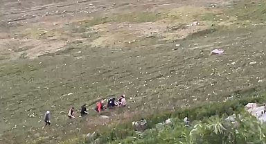 Kontrolden çıkan otomobil uçuruma yuvarlandı: 2 yaralı