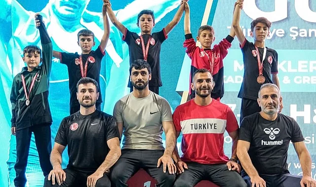 Konya Karatay'ın güreşçilerinden Türkiye Şampiyonası'nda büyük başarı