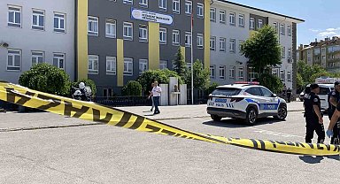 Konya'da bir öğretmen okulda uğradığı silahlı saldırıda hayatını kaybetti