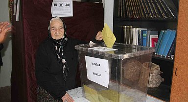 Konya'da mahalle sakinleri muhtarlarını seçmek için sandık başına gitti