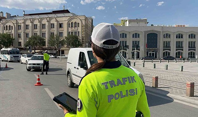 Konya'da trafik ekiplerinden YKS tedbirleri