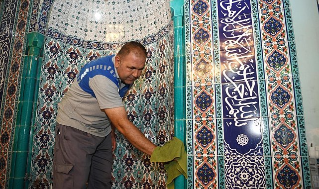 Konyaaltı'nda bayram öncesi ibadethaneler temizlendi