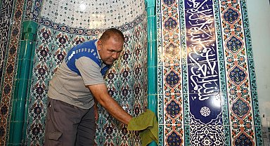 Konyaaltı'nda bayram öncesi ibadethaneler temizlendi