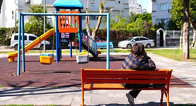 Konyaaltı'nın bankları renklendi