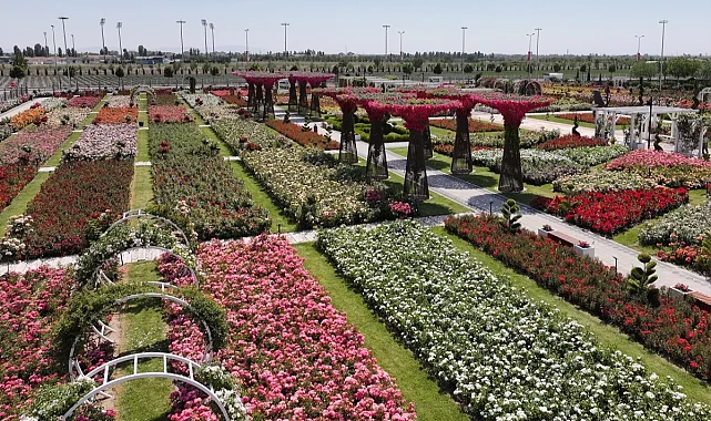 Konya'da Karatay Mevlana Gül Parkı kapılarını açtı