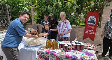 Kooperatif üyesi kadınlar bayram öncesi doğal ve lezzetli ürünleri pazara çıkardı
