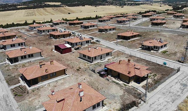 Köy konutlarında yaşam başladı: "Çadırlarda, konteynerlerde yaşadık ama şimdi evlerimizdeyiz"