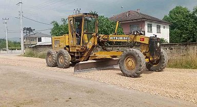 Köy yollarında malzemeli bakım