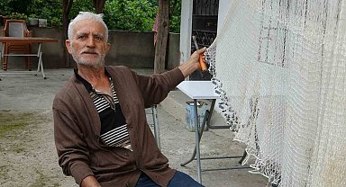 Koyunları otlatırken öğrendi: 61 yıldır balık ağı örüyor