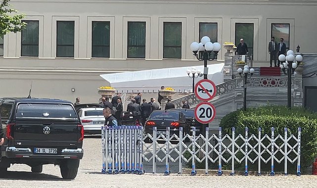 Kritik görüşme öncesi Türkiye-Rusya-Ukrayna heyetleri Çırağan Sarayı'na geldi