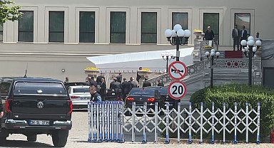 Kritik görüşme öncesi Türkiye-Rusya-Ukrayna heyetleri Çırağan Sarayı'na geldi