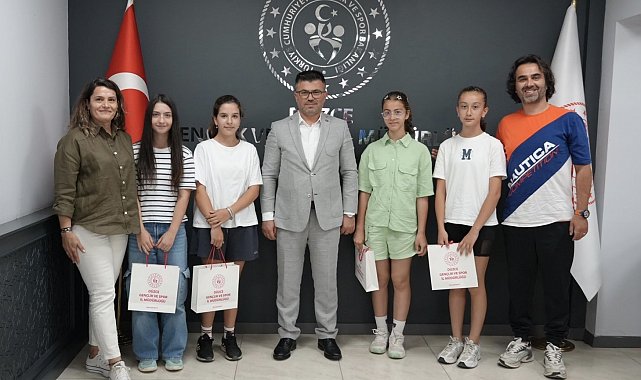 Küçük tenisçilerden büyük başarı
