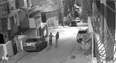 Küçükçekmece'de balkona torpil attılar: O anlar kamerada